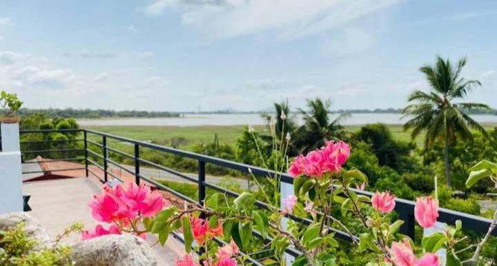 Lake Edge Resort 阿努拉德普勒 外观 照片