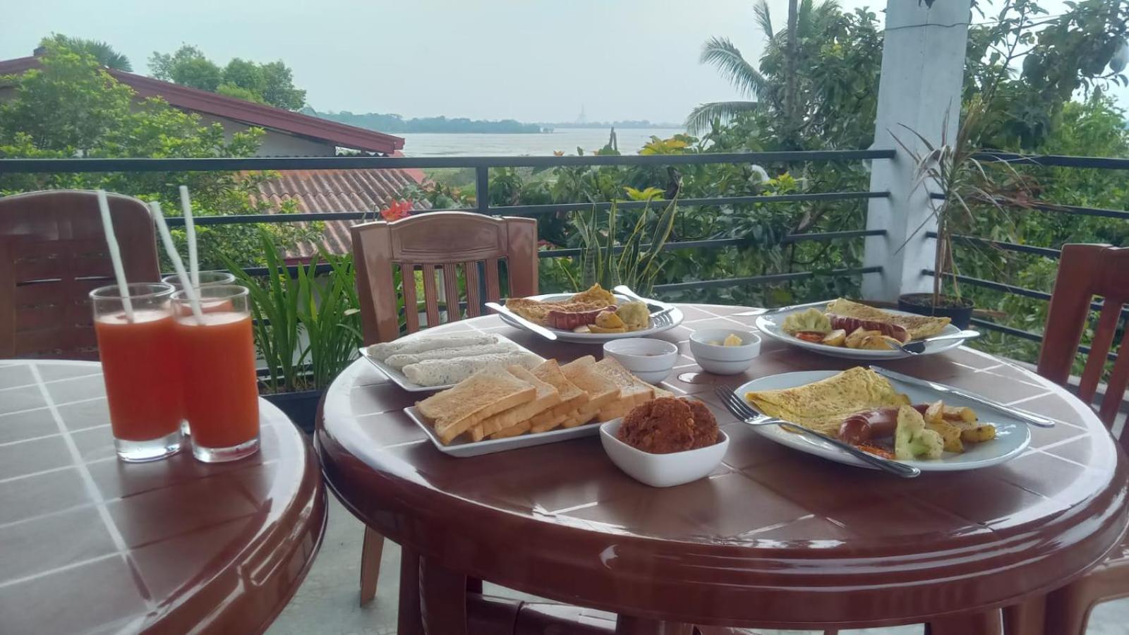 Lake Edge Resort 阿努拉德普勒 外观 照片